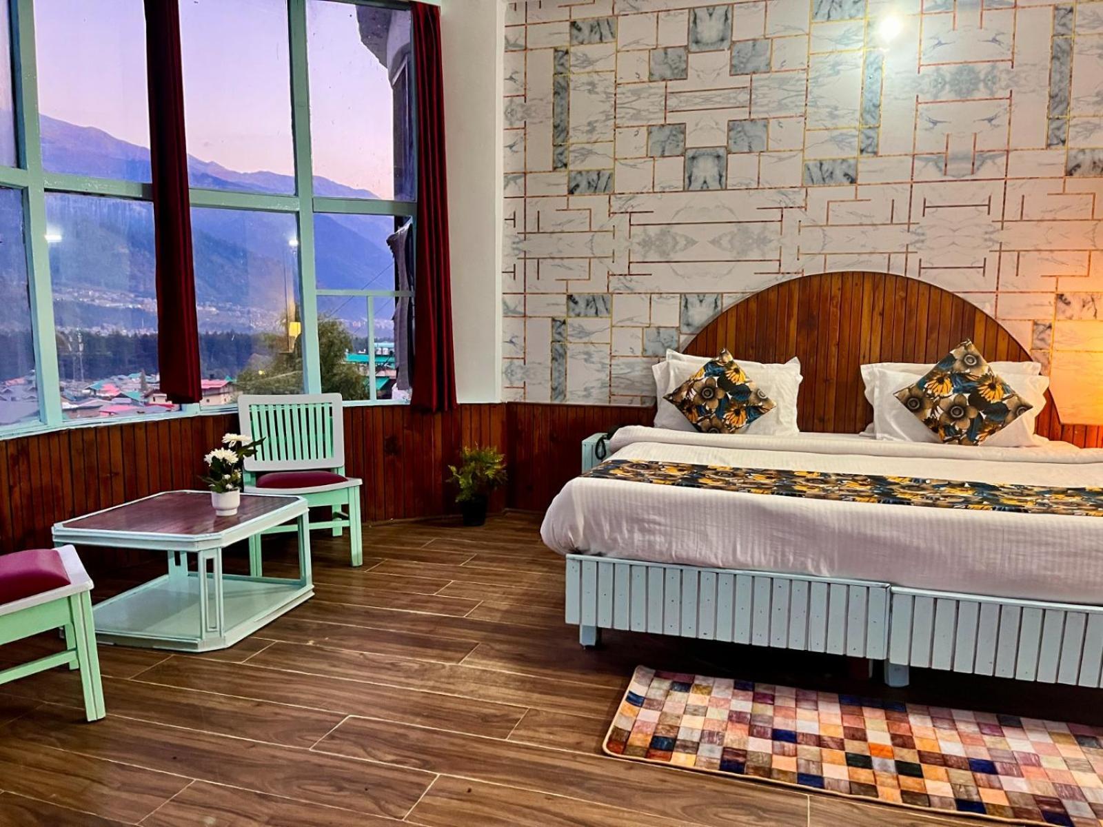 Hadimba Hill View By Hadimba Palace, Manali - Premium Room ! Family Hotel ! Parking ! Near Hadimba Temple Kültér fotó