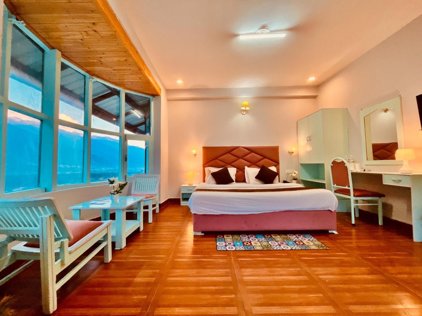 Hadimba Hill View By Hadimba Palace, Manali - Premium Room ! Family Hotel ! Parking ! Near Hadimba Temple Kültér fotó