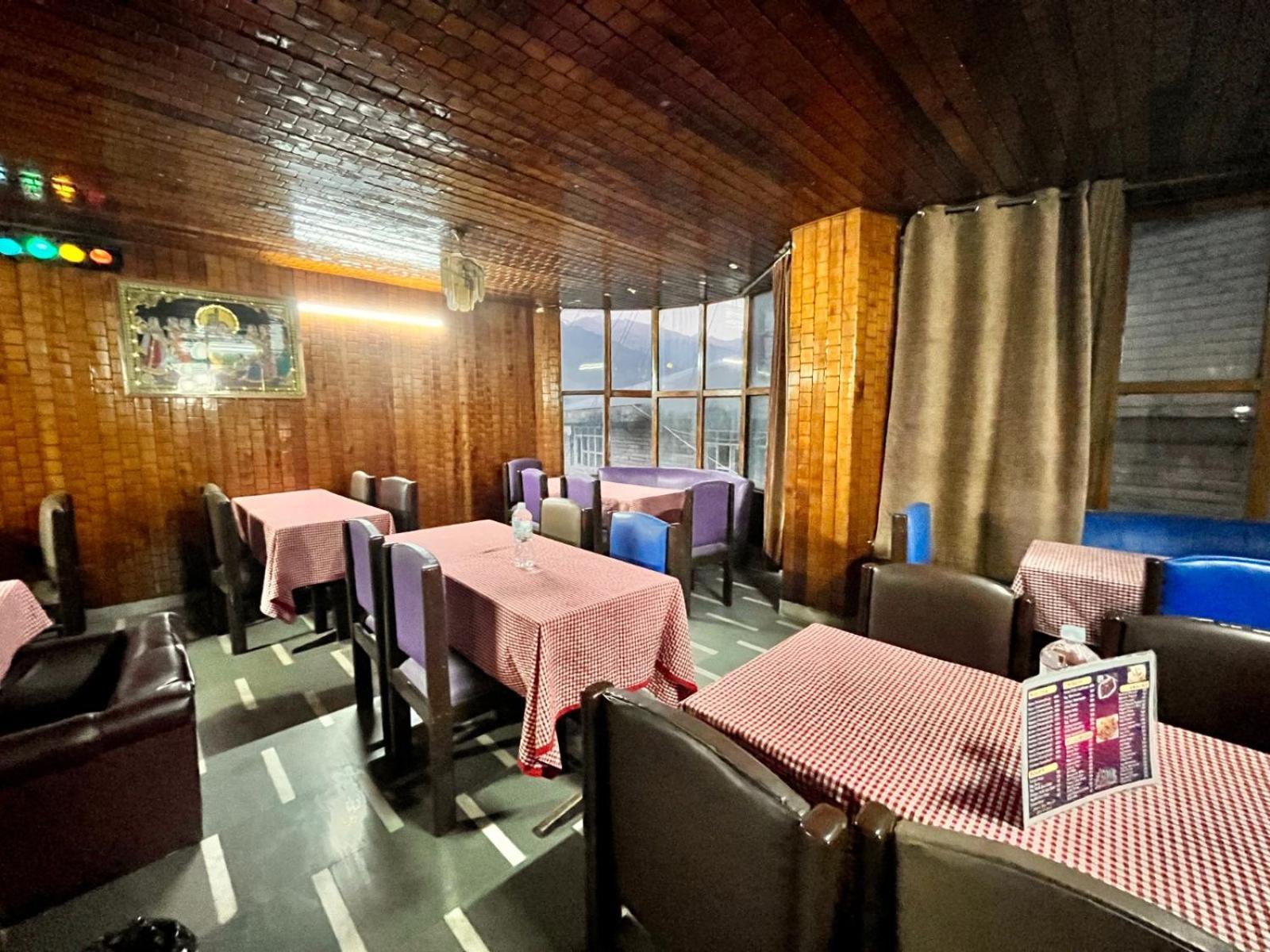 Hadimba Hill View By Hadimba Palace, Manali - Premium Room ! Family Hotel ! Parking ! Near Hadimba Temple Kültér fotó