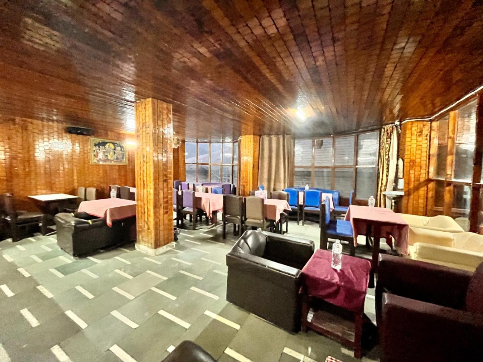 Hadimba Hill View By Hadimba Palace, Manali - Premium Room ! Family Hotel ! Parking ! Near Hadimba Temple Kültér fotó