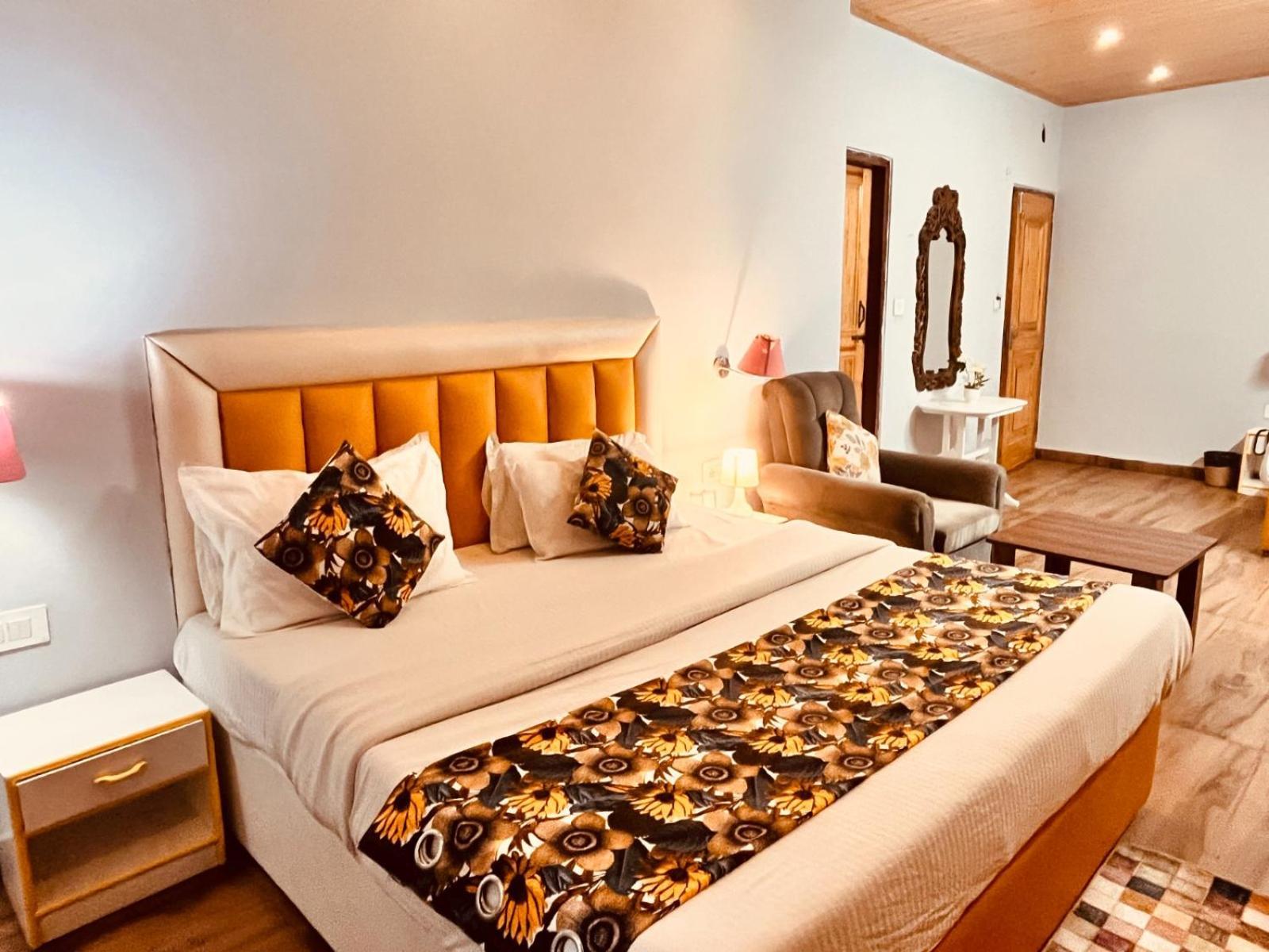 Hadimba Hill View By Hadimba Palace, Manali - Premium Room ! Family Hotel ! Parking ! Near Hadimba Temple Kültér fotó