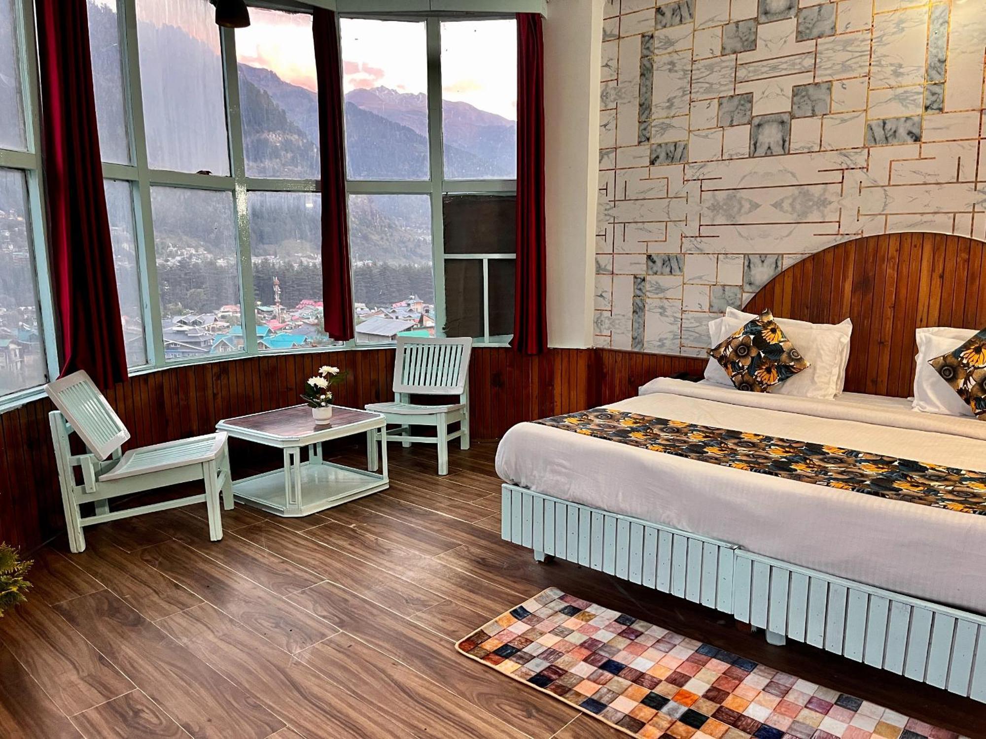 Hadimba Hill View By Hadimba Palace, Manali - Premium Room ! Family Hotel ! Parking ! Near Hadimba Temple Kültér fotó