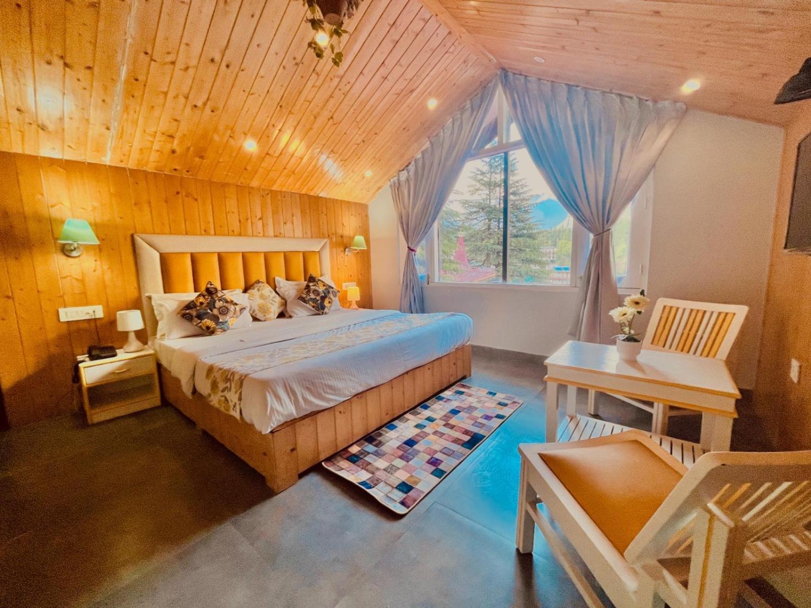 Hadimba Hill View By Hadimba Palace, Manali - Premium Room ! Family Hotel ! Parking ! Near Hadimba Temple Kültér fotó