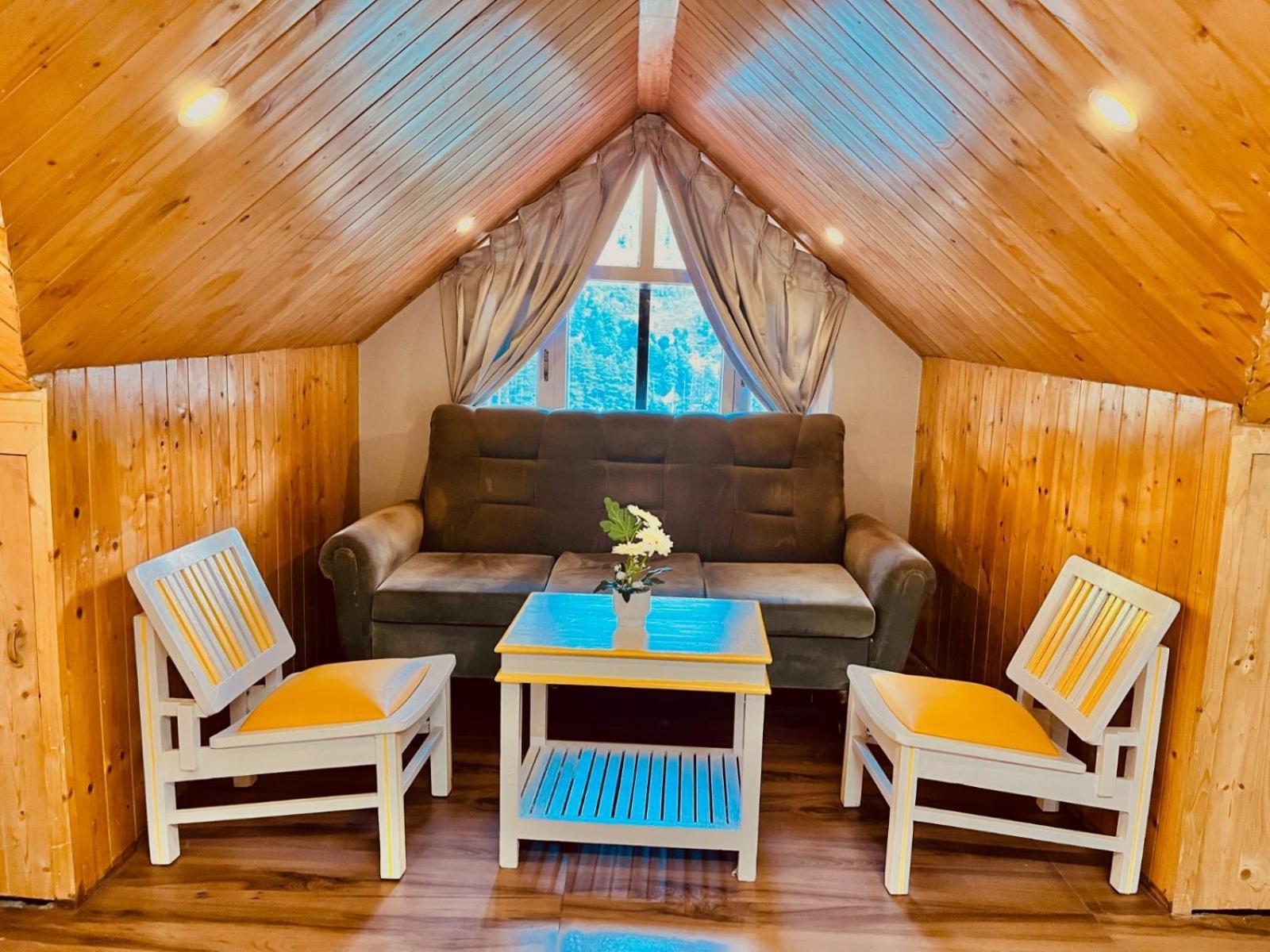 Hadimba Hill View By Hadimba Palace, Manali - Premium Room ! Family Hotel ! Parking ! Near Hadimba Temple Kültér fotó