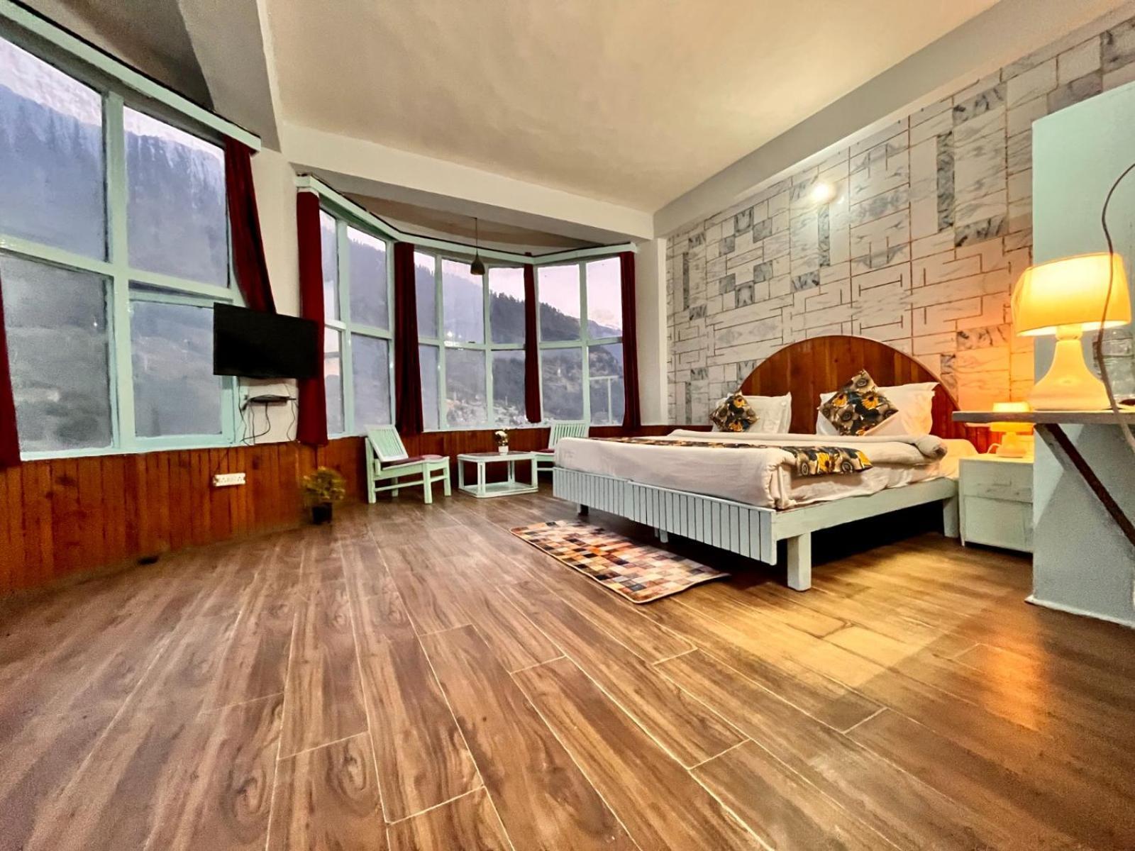 Hadimba Hill View By Hadimba Palace, Manali - Premium Room ! Family Hotel ! Parking ! Near Hadimba Temple Kültér fotó