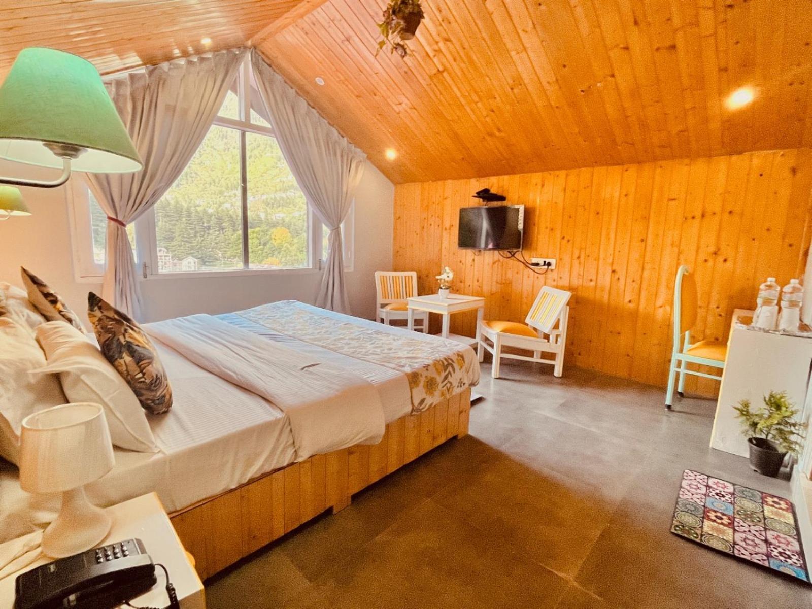 Hadimba Hill View By Hadimba Palace, Manali - Premium Room ! Family Hotel ! Parking ! Near Hadimba Temple Kültér fotó