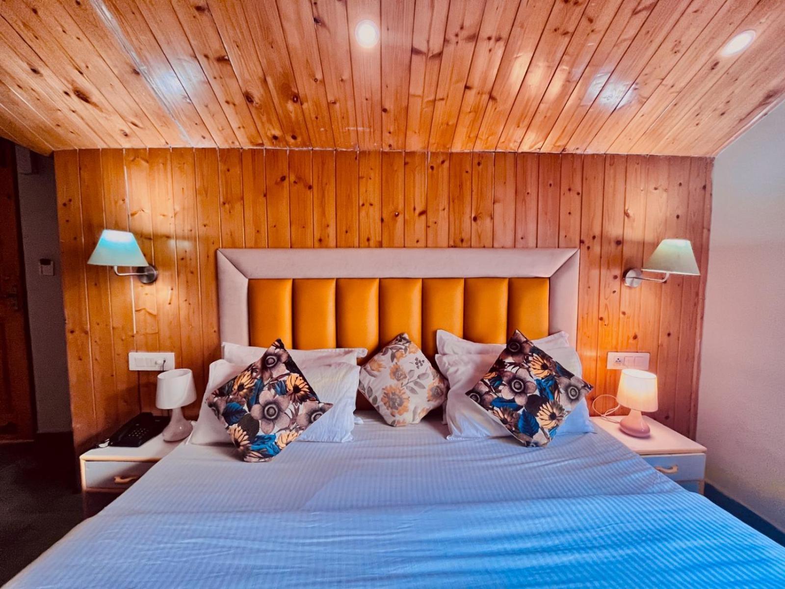Hadimba Hill View By Hadimba Palace, Manali - Premium Room ! Family Hotel ! Parking ! Near Hadimba Temple Kültér fotó