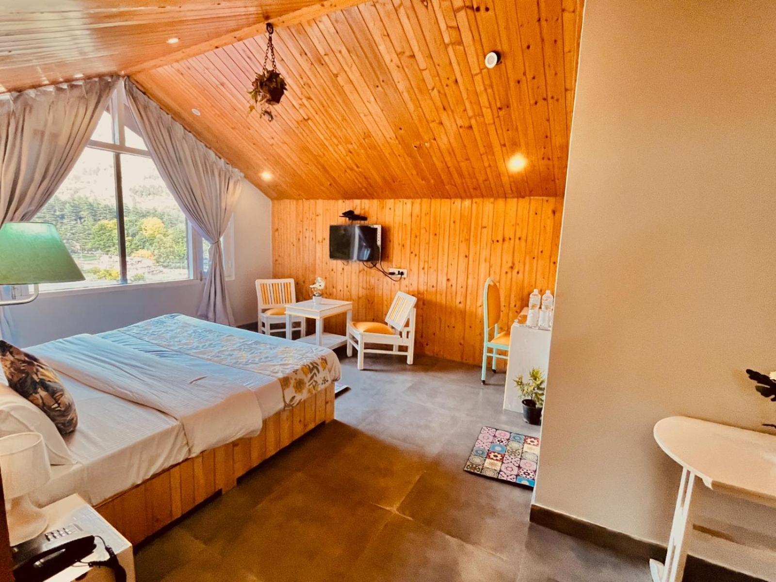 Hadimba Hill View By Hadimba Palace, Manali - Premium Room ! Family Hotel ! Parking ! Near Hadimba Temple Kültér fotó