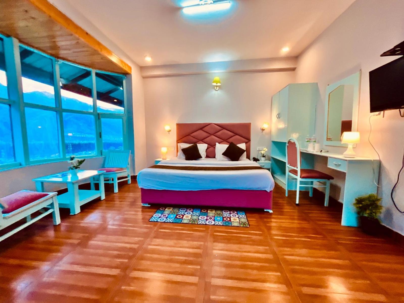 Hadimba Hill View By Hadimba Palace, Manali - Premium Room ! Family Hotel ! Parking ! Near Hadimba Temple Kültér fotó