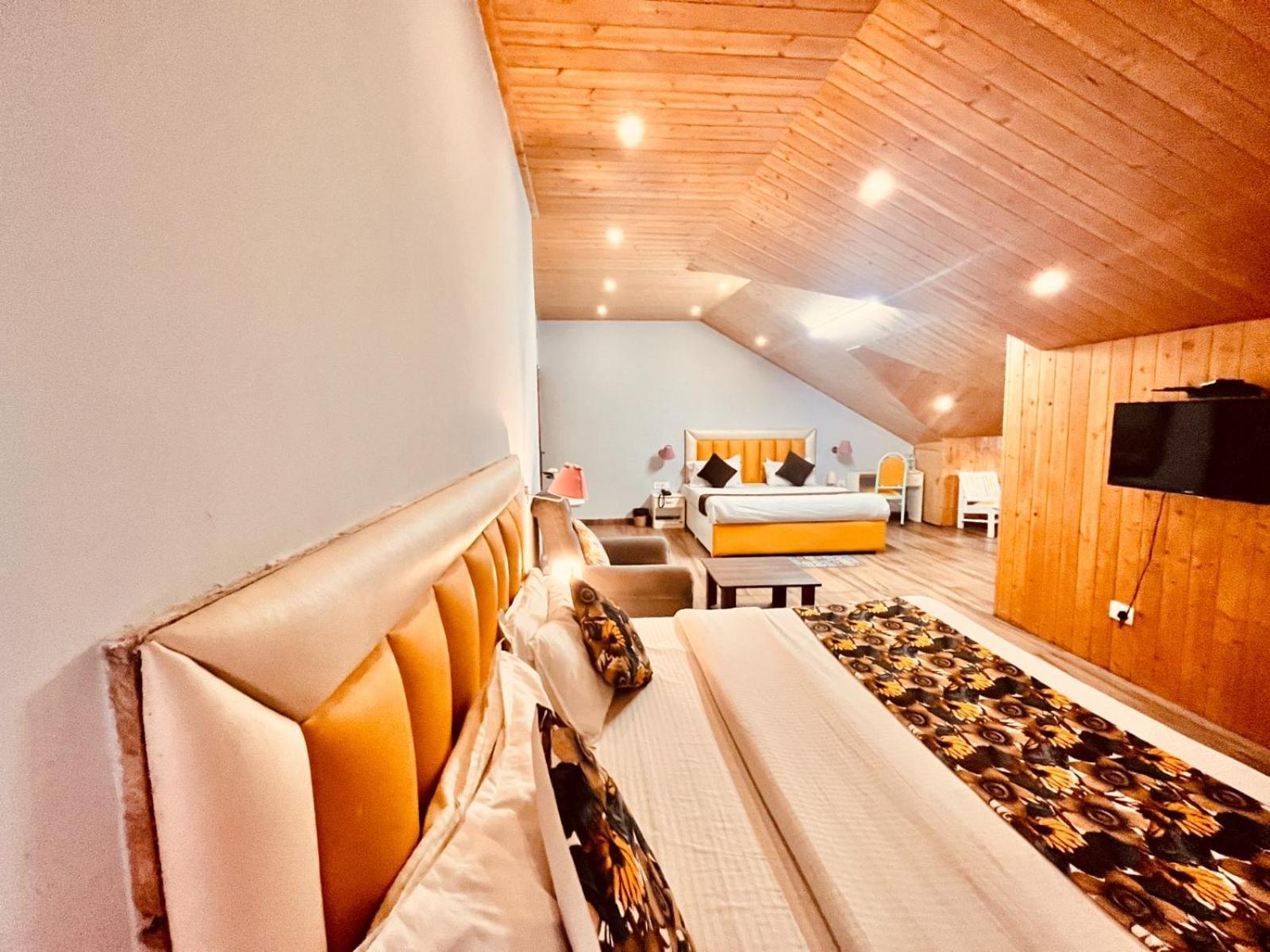 Hadimba Hill View By Hadimba Palace, Manali - Premium Room ! Family Hotel ! Parking ! Near Hadimba Temple Kültér fotó