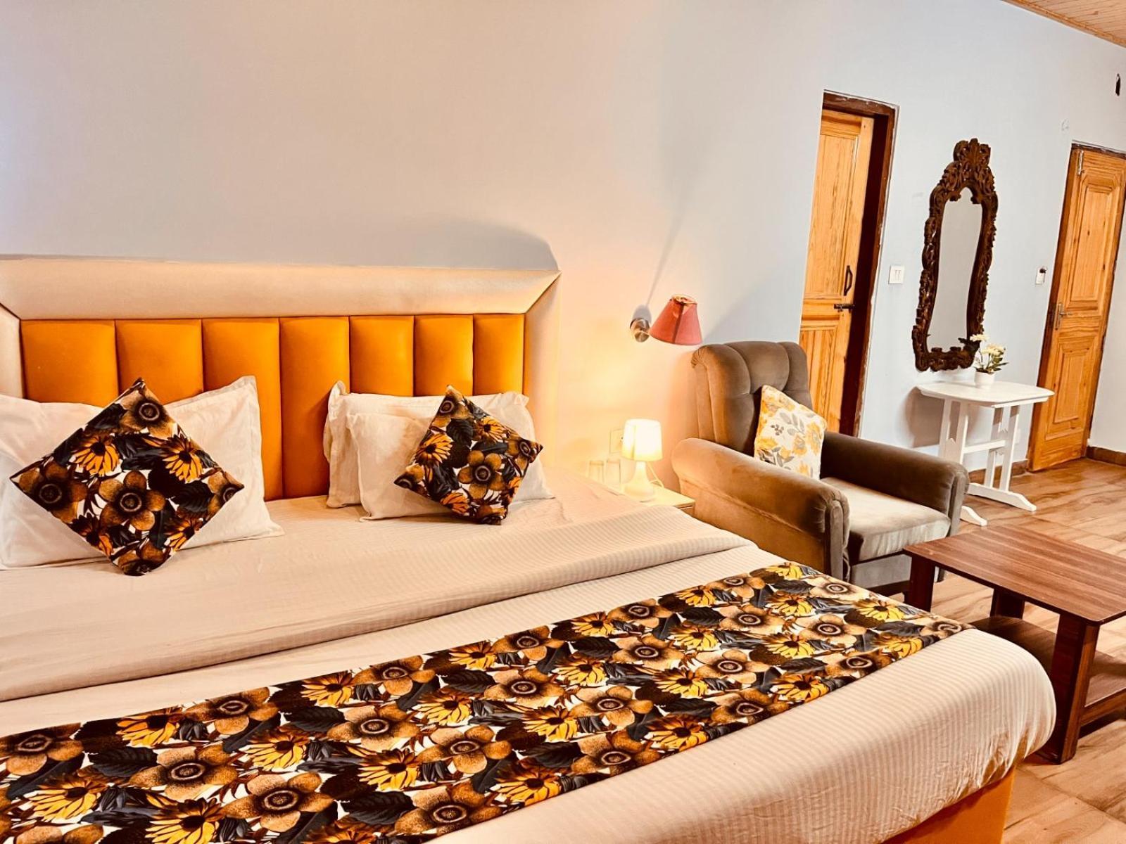 Hadimba Hill View By Hadimba Palace, Manali - Premium Room ! Family Hotel ! Parking ! Near Hadimba Temple Kültér fotó