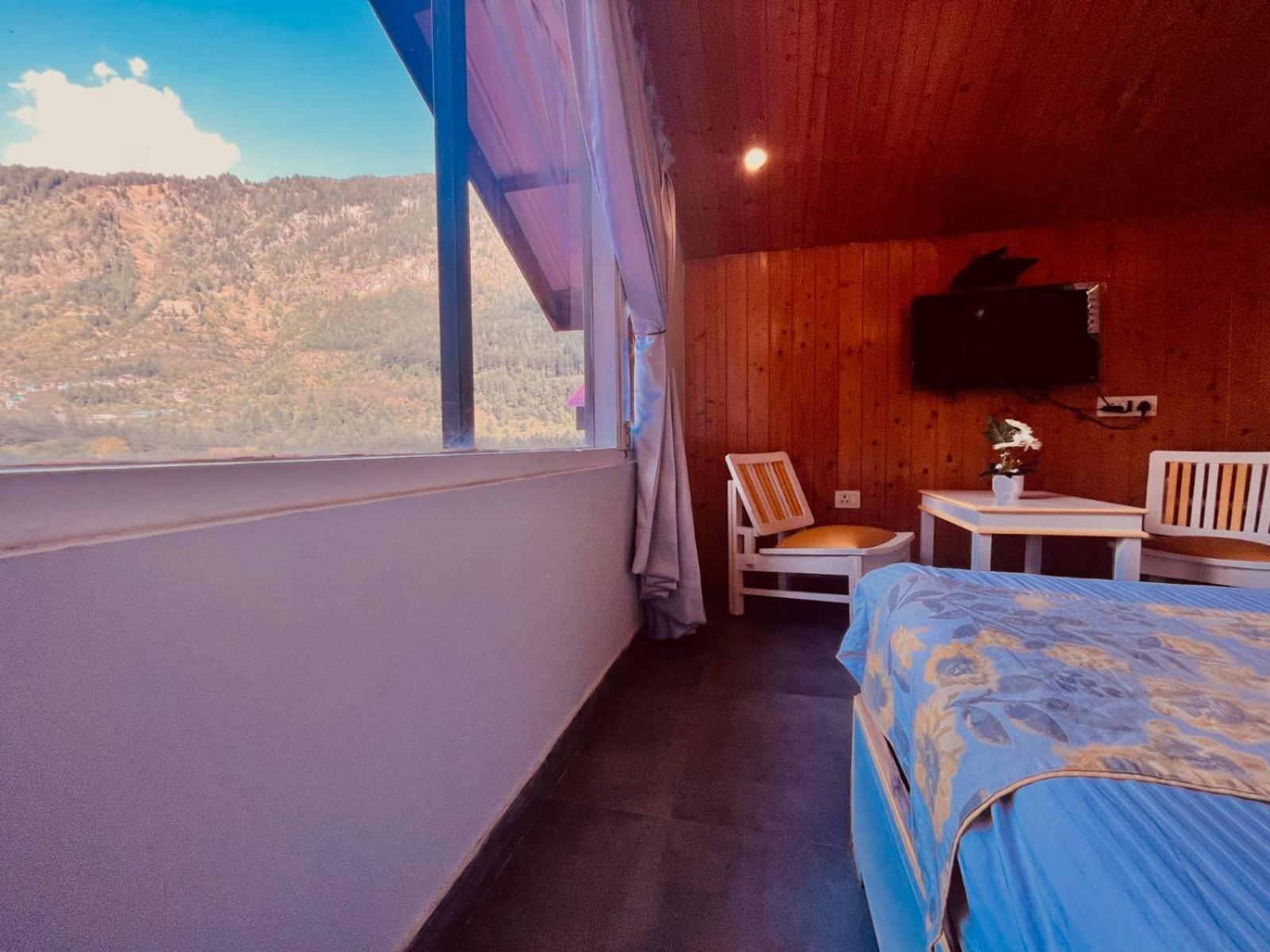 Hadimba Hill View By Hadimba Palace, Manali - Premium Room ! Family Hotel ! Parking ! Near Hadimba Temple Kültér fotó