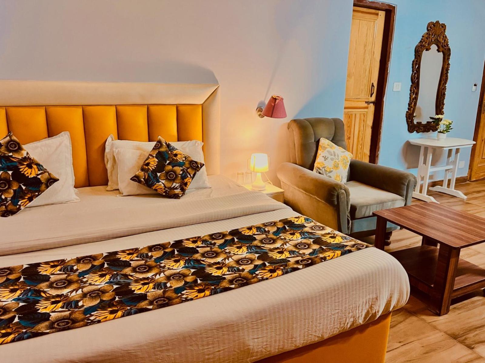 Hadimba Hill View By Hadimba Palace, Manali - Premium Room ! Family Hotel ! Parking ! Near Hadimba Temple Kültér fotó