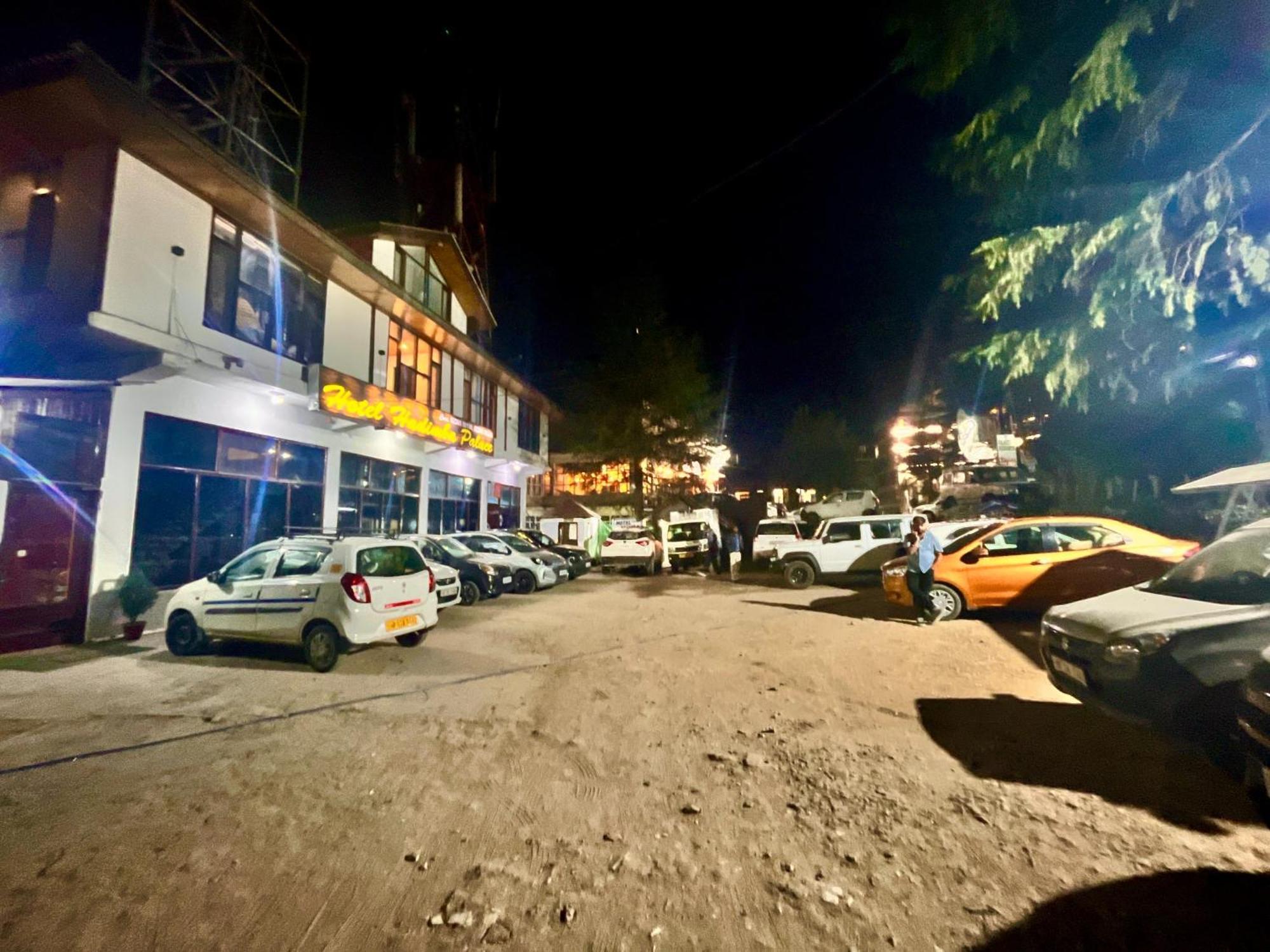 Hadimba Hill View By Hadimba Palace, Manali - Premium Room ! Family Hotel ! Parking ! Near Hadimba Temple Kültér fotó