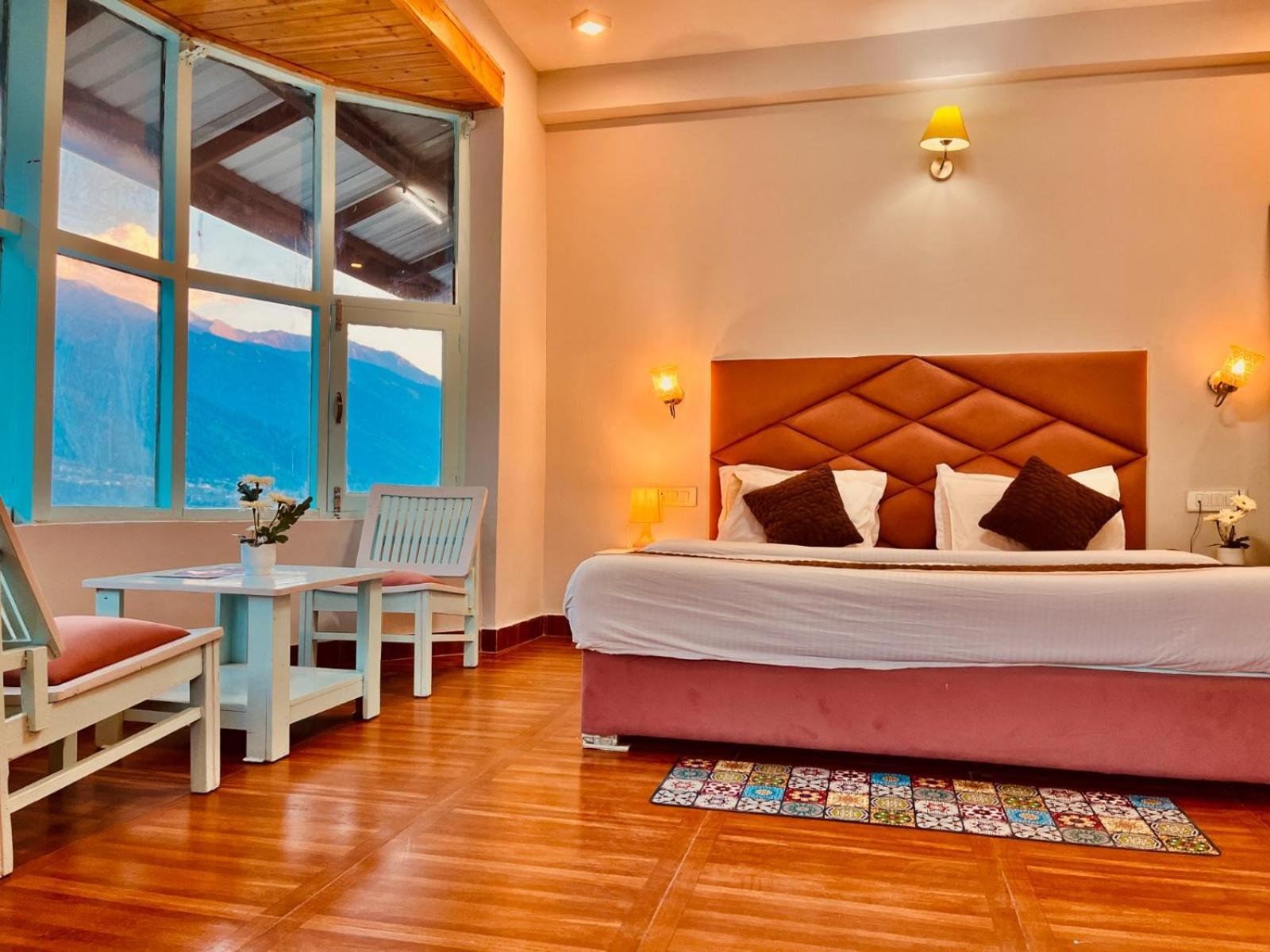 Hadimba Hill View By Hadimba Palace, Manali - Premium Room ! Family Hotel ! Parking ! Near Hadimba Temple Kültér fotó