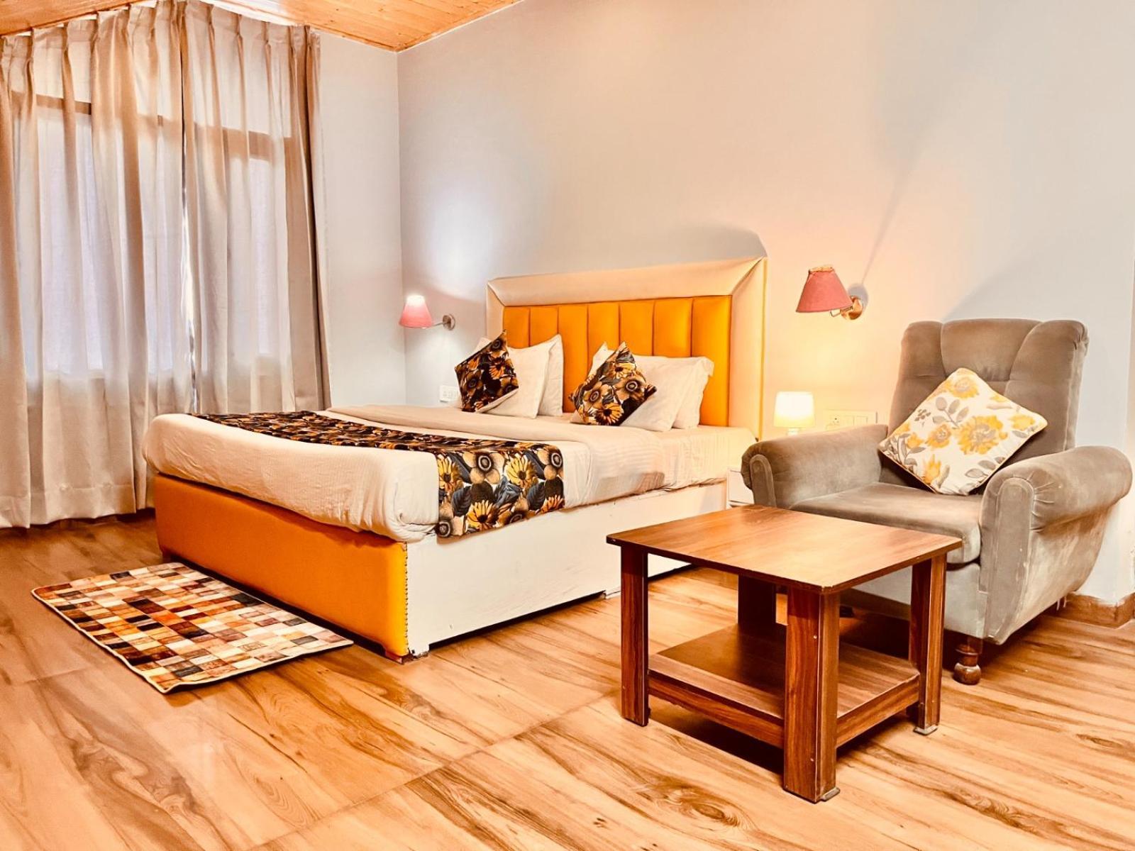Hadimba Hill View By Hadimba Palace, Manali - Premium Room ! Family Hotel ! Parking ! Near Hadimba Temple Kültér fotó