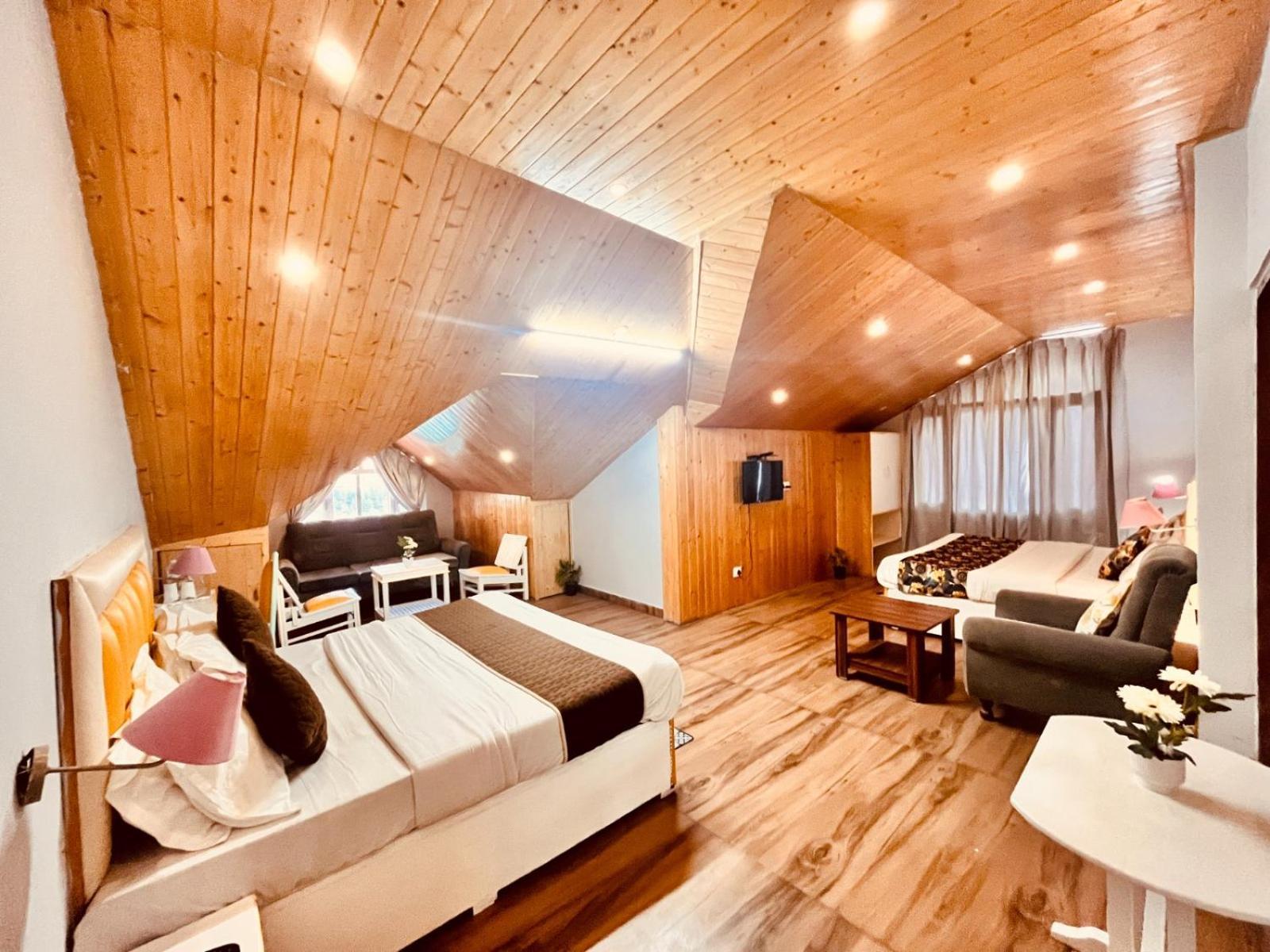 Hadimba Hill View By Hadimba Palace, Manali - Premium Room ! Family Hotel ! Parking ! Near Hadimba Temple Kültér fotó