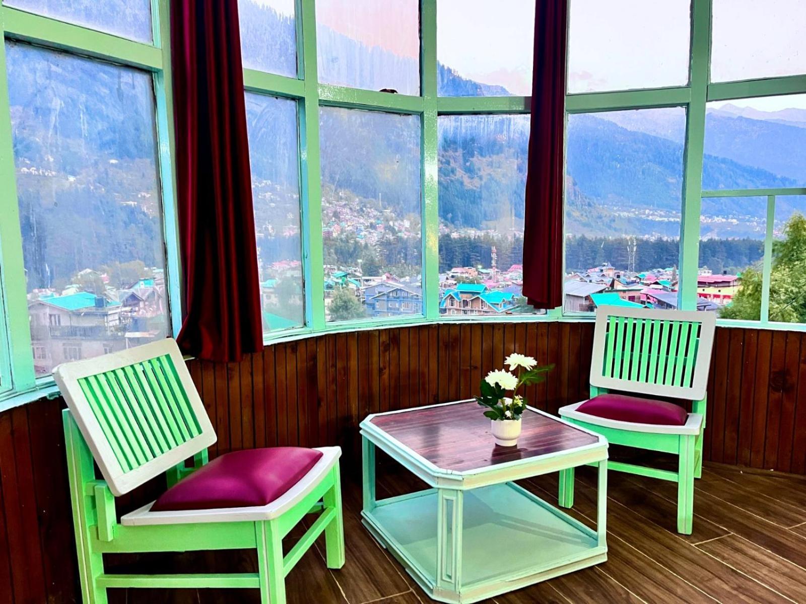 Hadimba Hill View By Hadimba Palace, Manali - Premium Room ! Family Hotel ! Parking ! Near Hadimba Temple Kültér fotó