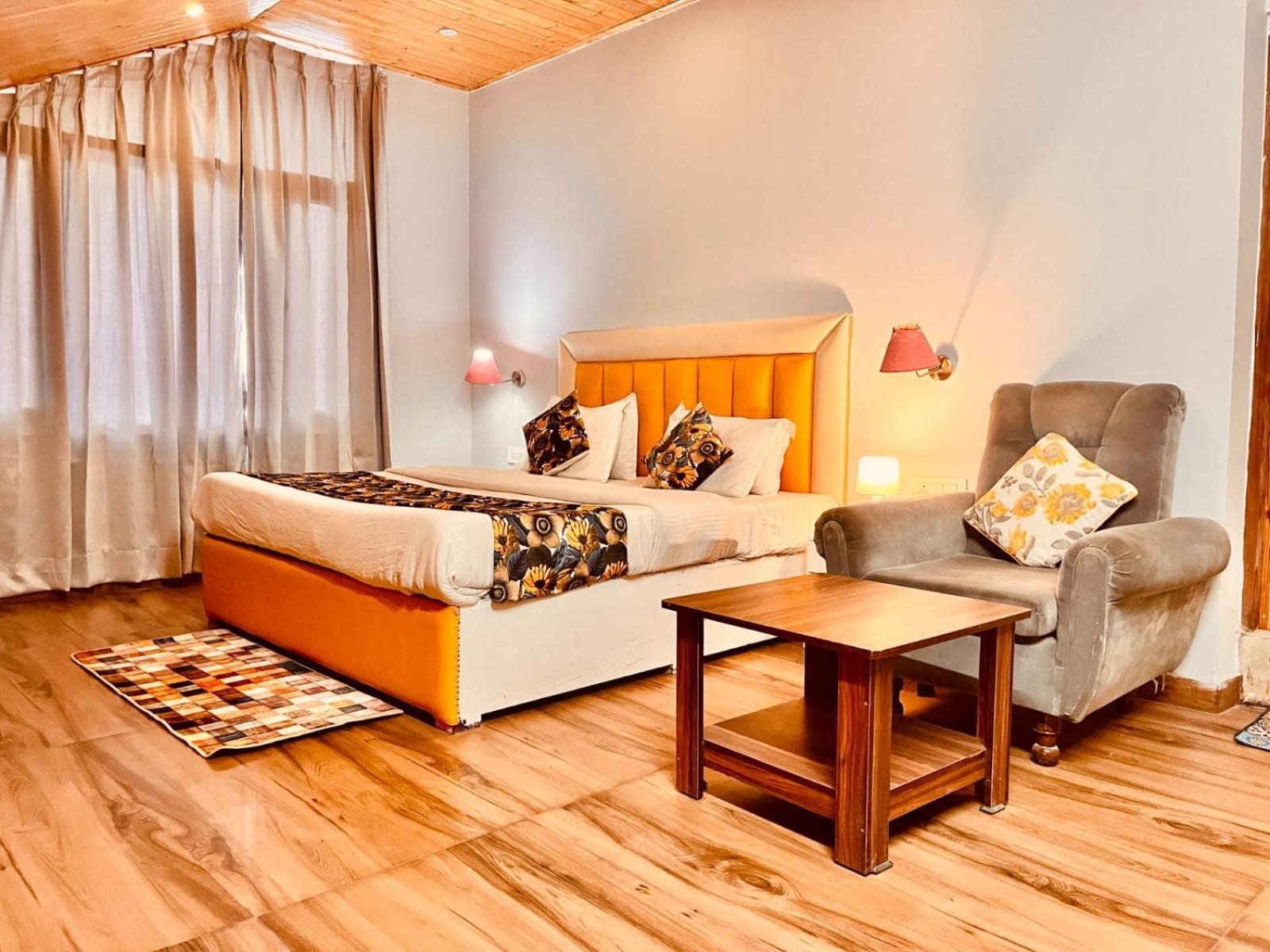 Hadimba Hill View By Hadimba Palace, Manali - Premium Room ! Family Hotel ! Parking ! Near Hadimba Temple Kültér fotó